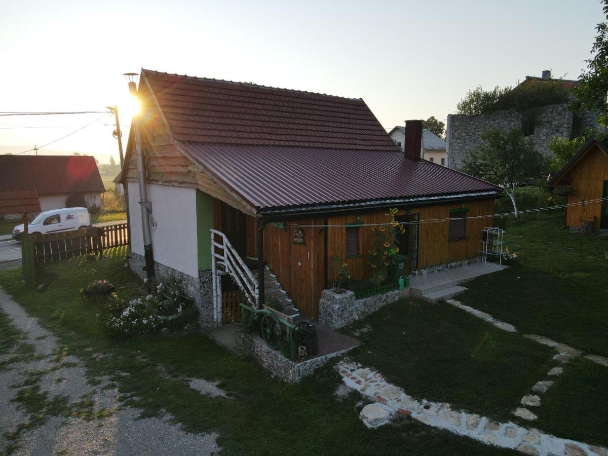 Ferienwohnung Ivona - Kuca Za Odmor Perusic - Stara Lika Exterior foto