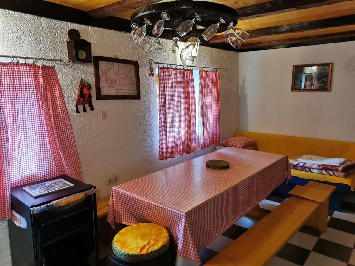 Ferienwohnung Ivona - Kuca Za Odmor Perusic - Stara Lika Exterior foto