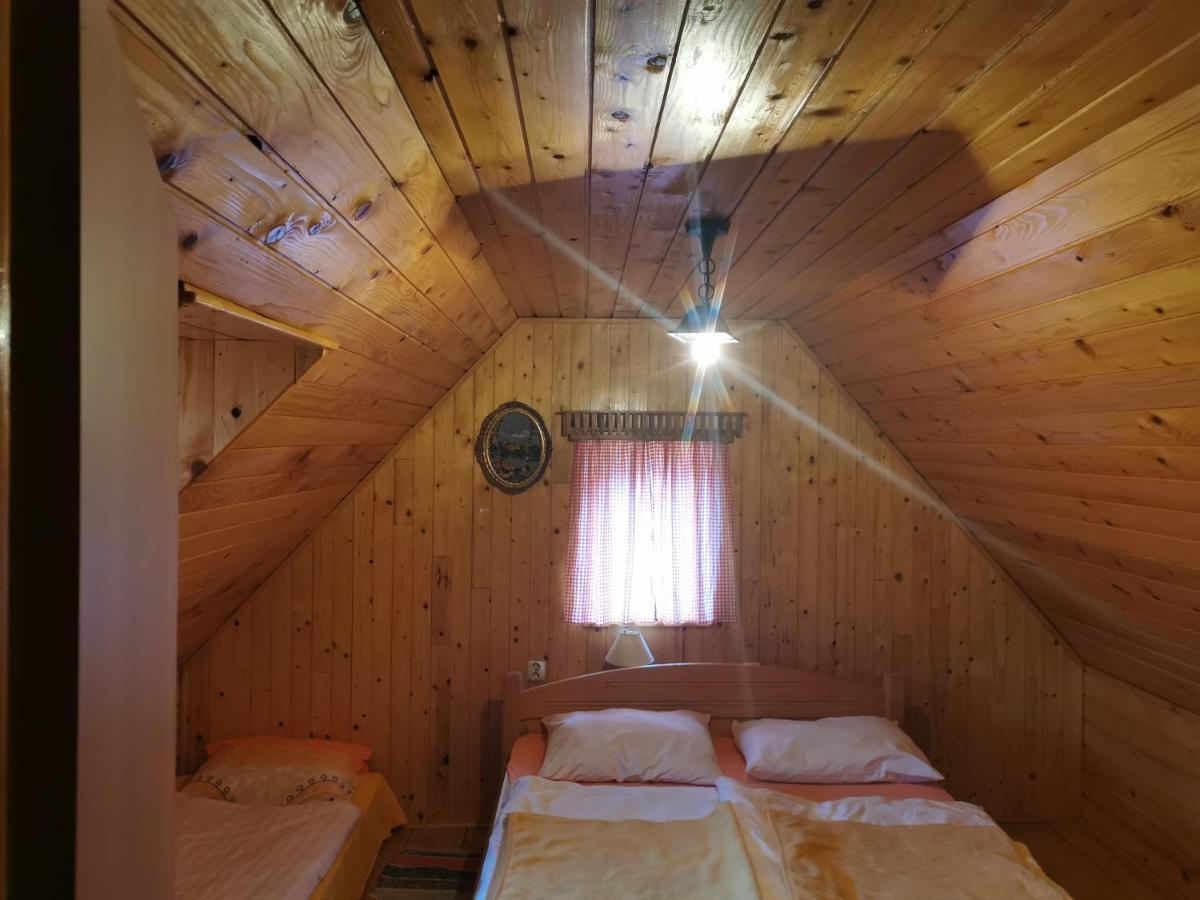 Ferienwohnung Ivona - Kuca Za Odmor Perusic - Stara Lika Exterior foto