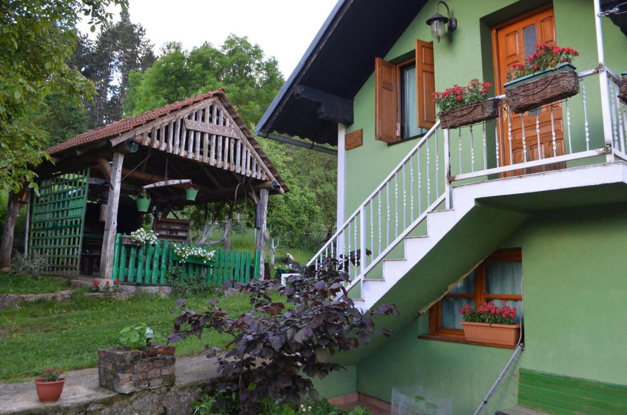 Ferienwohnung Ivona - Kuca Za Odmor Perusic - Stara Lika Exterior foto