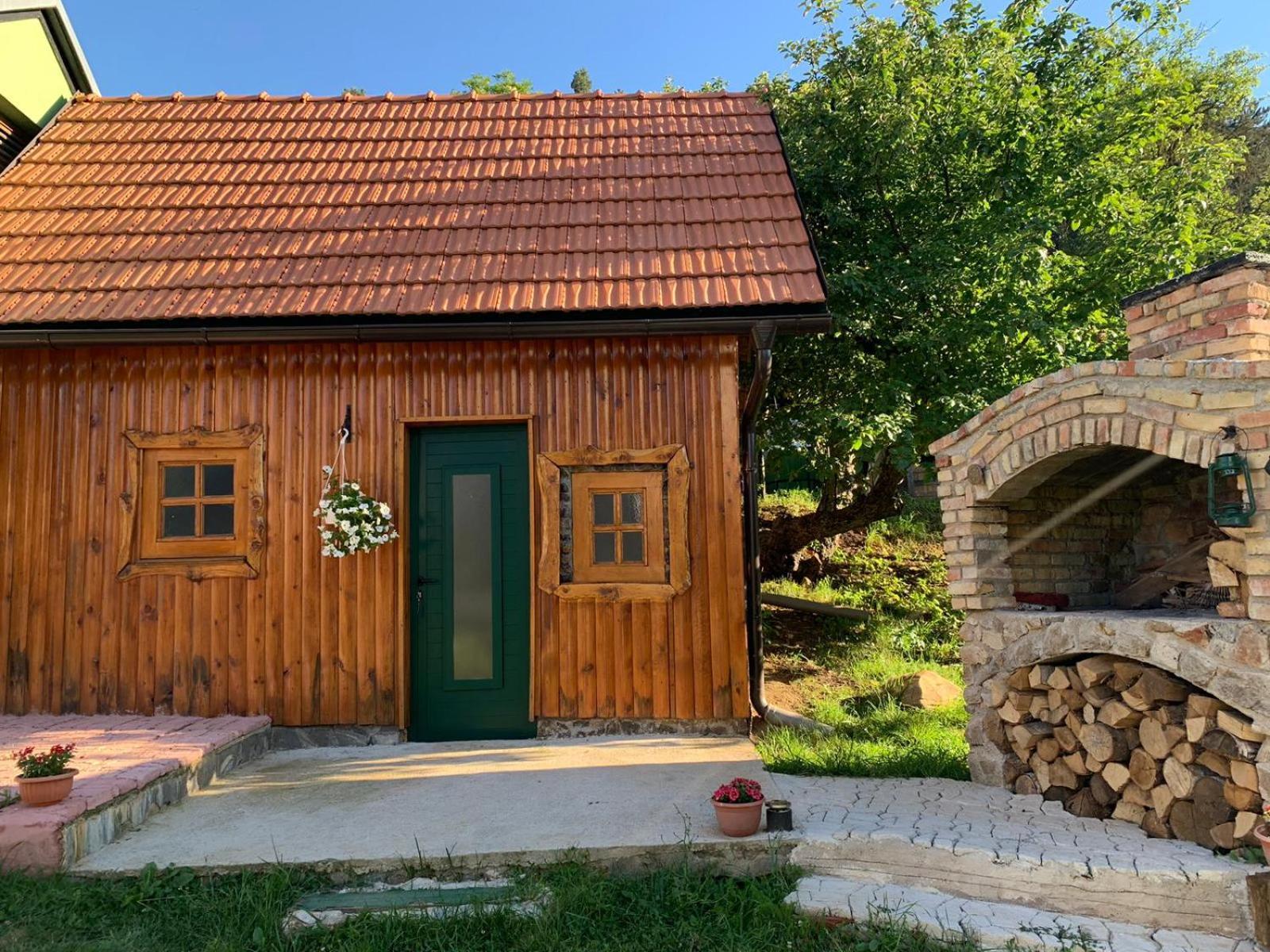 Ferienwohnung Ivona - Kuca Za Odmor Perusic - Stara Lika Exterior foto