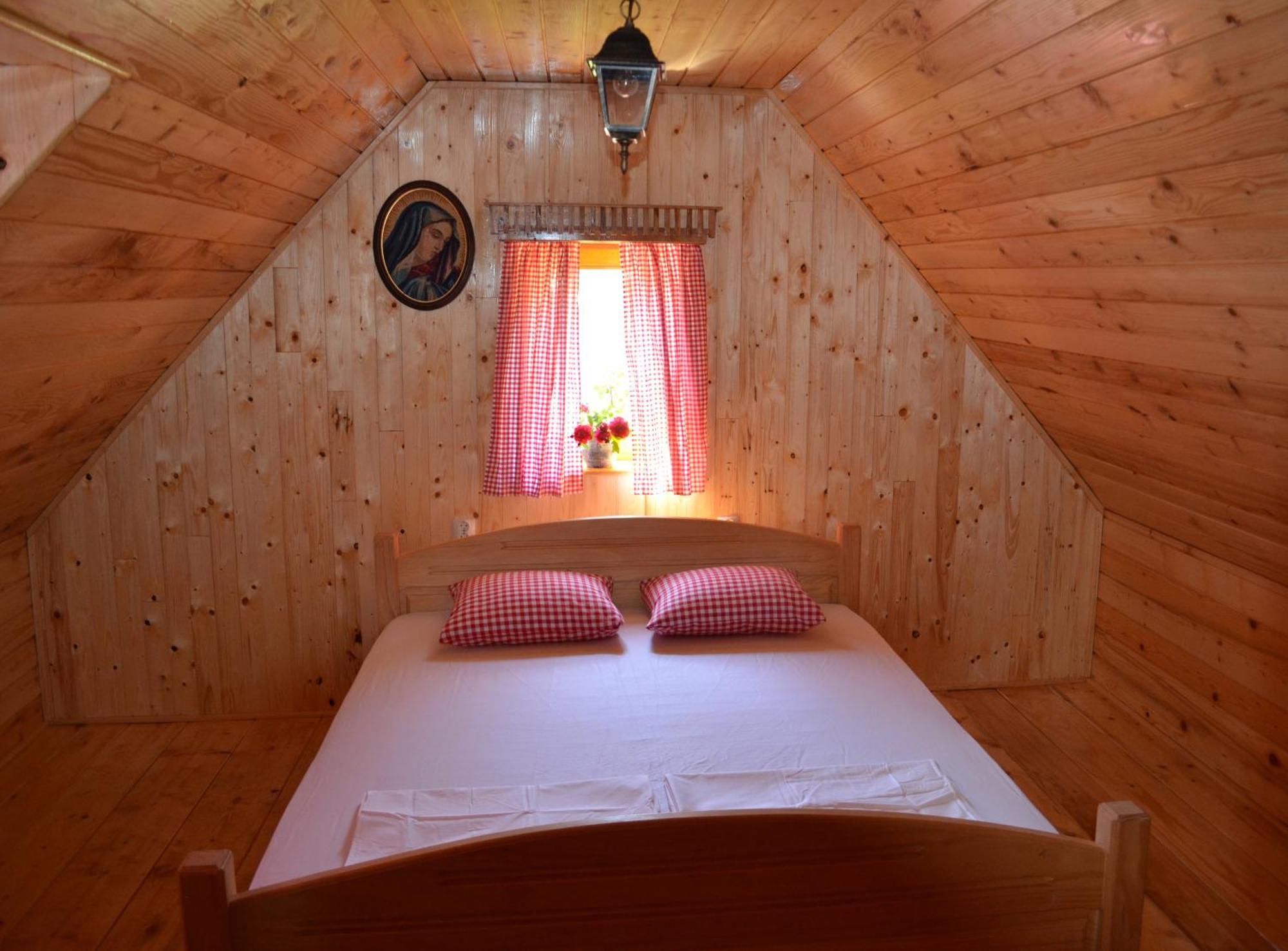 Ferienwohnung Ivona - Kuca Za Odmor Perusic - Stara Lika Exterior foto
